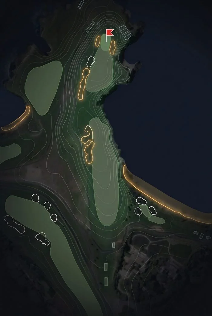 Steve Course Strategy view showing a full par 5 hole with multiple bunkers, fairways, and green outlined